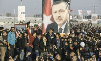 Independent: Ο Ερντογάν προκαλεί το προσφυγικό προς τη Δύση