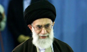 Χαμενεΐ: Οι ΗΠΑ χρησιμοποιούν το σεξ και τα χρήματα για να διαφθείρουν την ελίτ του Ιράν