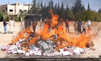 Το Ισλαμικό Κράτος έκαψε ένα… “βουνό” από τσιγάρα στην Παλμύρα (φωτο)