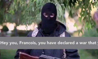 Το Ισλαμικό Κράτος απειλεί τον Ολάντ: Θα έρθουμε να συνθλίψουμε την χώρα σου (βίντεο)