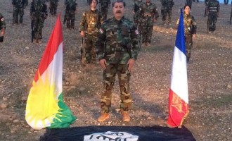 Παγκόσμια συγκίνηση! Οι Κούρδοι ύψωσαν τη γαλλική σημαία στα χαρακώματα (φωτο)