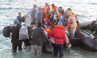 Οι πρόσφυγες ακυρώνουν την αύξηση του ΦΠΑ σε νησιά του Αιγαίου
