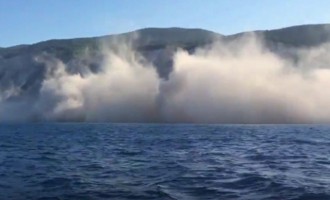 Ψαράς καταγράφει το φονικό σεισμό της Λευκάδας μέσα από βάρκα (βίντεο)