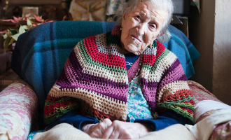 Η  γηραιότερη γυναίκα της Ευρώπης αποκαλύπτει τα μυστικά της μακροζωίας
