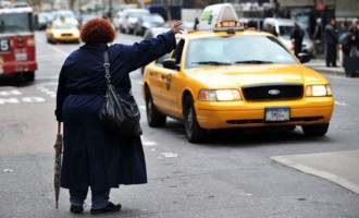 Μουσουλμάνος ταξιτζής δεν άφησε γυναίκα να κάτσει μπροστά λόγω Ισλάμ