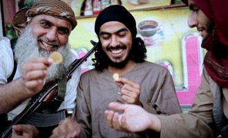 Ισλαμικό Κράτος: Πόσο μισθό παίρνουν οι τζιχαντιστές και ζουν σαν βασιλιάδες!