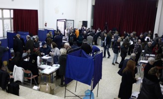 Εκλογές ΝΔ: Έπεσε το σύστημα – Και μετά τις 8:00 ανοιχτές οι κάλπες