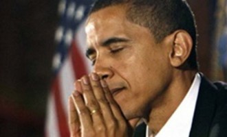 Ο Ομπάμα προσεύχεται για τους χριστιανούς που διώκει το Ισλαμικό Κράτος