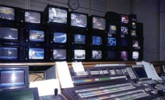 Η κυβέρνηση “φτιάχνει” νέο τηλεοπτικό τοπίο χωρίς το ΕΣΡ