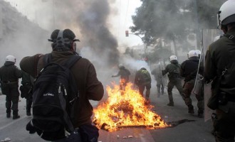 Guardian: H κρίση θα φέρει νέα κοινωνική έκρηξη στην Ελλάδα