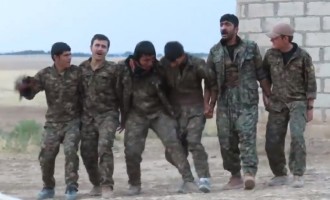 Δείτε τους Κούρδους πολεμιστές να χορεύουν τον αρχαίο Πυρρίχιο χορό (βίντεο)