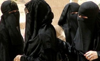 Το Ισλαμικό Κράτος έπιασε 17 γυναίκες ενώ προσπαθούσαν να διαφύγουν