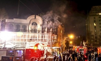 Στις φλόγες η Πρεσβεία της Σαουδικής Αραβίας στην Τεχεράνη (βίντεο + φωτο)