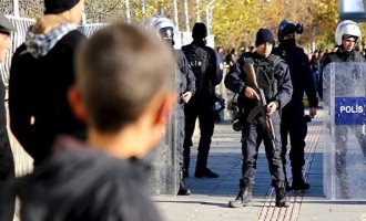 Η ΕΕ καταδίκασε τη σύλληψη 20 Τούρκων πανεπιστημιακών από το καθεστώς Ερντογάν