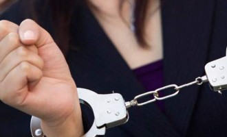 Εύβοια: Συνελήφθη η 33χρονη που προσπάθησε να κάψει ζωντανό τον 68χρονο σύντροφό της