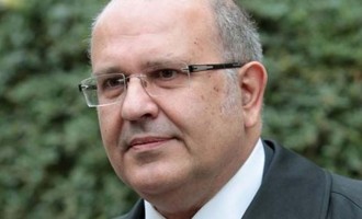 Νίκος Ξυδάκης: “Τραγική” και “τριτοκοσμική” η ΕΡΤ – “Εξευτελισμένοι μισογύνηδες” οι δημοσιογράφοι