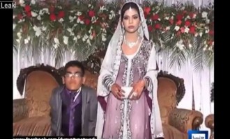Πακιστάν: Πάντρεψαν με προξενιό αυτή τη “θεά” με έναν νάνο (βίντεο)