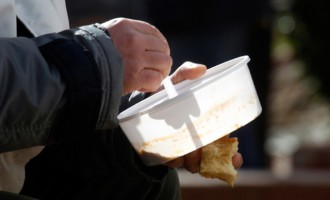 Tην παράταση παροχής τροφίμων σε άστεγους, υπέγραψαν Δούρου – Φωτίου