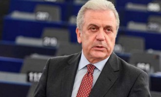 Ο Αβραμόπουλος ανακοίνωσε ότι θα διεκδικήσει την ηγεσία της ΝΔ