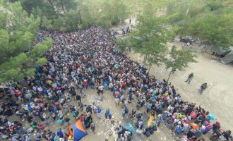 Κλειστά τα σύνορα στο Σκόπια – Οι πρόσφυγες άνοιξαν τη σιδηροδρομική γραμμή