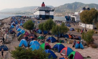 Μαξίμου: Αδειάζουν τα νησιά από πρόσφυγες