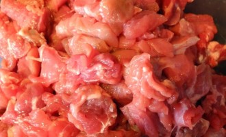 Διατροφικό σκάνδαλο: Τι θα πάθετε αν φάτε κρέας πιθήκου και ελιές με χαλκό