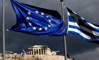 WSJ: Γιατί το ελληνικό πρόγραμμα μπαίνει ξανά σε επικίνδυνο δρόμο