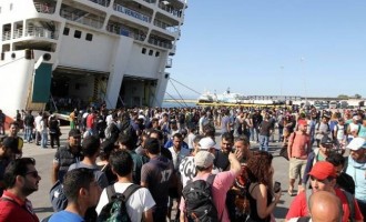 2.250 οι πρόσφυγες στον Πειραιά, άλλοι 950 έφτασαν το βράδυ του Σαββάτου