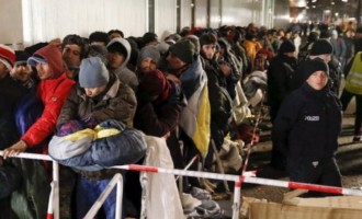 “Οι πρόσφυγες που μένουν στην Ελλάδα δεν μπορούν να δωροδοκήσουν για να φύγουν”