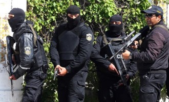 Ο στρατός της Τυνησίας “εκκαθαρίζει” τζιχαντιστές που κρύβονται στην παραμεθόριο