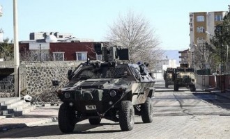 Οι Τούρκοι βομβαρδίζουν την πόλη Ιντίλ στη νοτιοανατολική Τουρκία