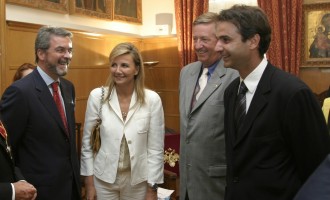 Υποψήφιος ευρωβουλευτής της ΝΔ: Ο Μητσοτάκης πήρε «δωράκι» από τη Siemens