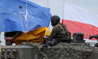 Η Πολωνία περιμένει Ρωσική εισβολή και αυξάνει το στρατό στα σύνορα
