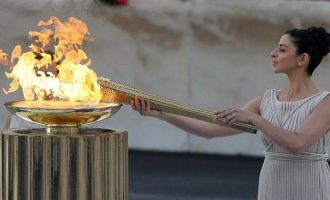 Η Αθήνα παρέδωσε την Ολυμπιακή Φλόγα για τους Ολυμπιακούς Αγώνες του Ρίο