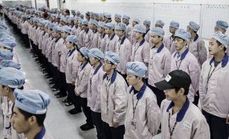 Το Bloomberg στα άδυτα εργοστασίου παραγωγής iPhone στην Κίνα (φωτο)