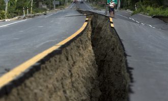 587 οι νεκροί στο Εκουαδόρ – Νέος σεισμός 6 Ρίχτερ