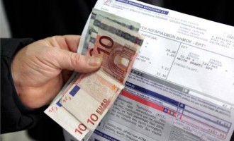 Ποιοί δικαιούνται έκπτωση 100 ευρώ από τον λογαριασμό της ΔΕΗ