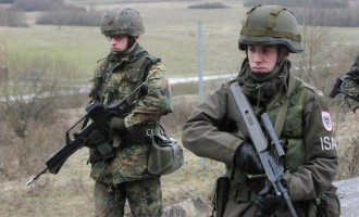 Η Αυστρία στέλνει στρατό στα σύνορά της και με την Ιταλία
