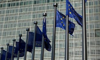 Ικανοποίηση Βρυξελλών για την απόφαση του Eurogroup – Αυξάνονται οι πιθανότητες παραμονής του ΔΝΤ