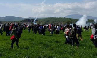Πεδίο μάχης η Ειδομένη: Συμπλοκές Σκοπιανών αστυνομικών με μετανάστες