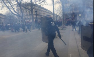 Nέες συγκρούσεις και επεισόδια στη Γαλλία για την απελευθέρωση των απολύσεων