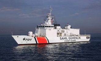 Οι Τούρκοι απαίτησαν από ελληνικό αλιευτικό να φύγει από τις Οινούσσες