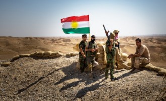 Με το δάχτυλο στη σκανδάλη οι Κούρδοι Πεσμεργκά απέναντι στον ιρακινό στρατό στο Κιρκούκ