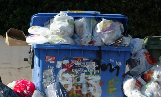 Εισαγγελική παρέμβαση για τα σκουπίδια στους δρόμους της Αθήνας