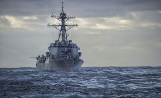 Guardian: ΗΠΑ και ΕΕ θα στείλουν πολεμικό ναυτικό στη Λιβύη κατά της μετανάστευσης