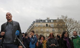 Διαδήλωσε (και αποθεώθηκε) κατά του Ολάντ ο Βαρουφάκης στο Παρίσι
