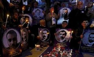 Αρμενία: Στην πυρά τουρκικές και αζέρικες σημαίες