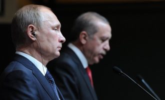 Η Τουρκία εκλιπαρεί τη Μόσχα για “συμφιλίωση” μετά την οικονομική κατάρρευση