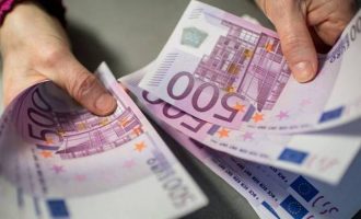 Τι θα κάνουν όσοι διαθέτουν χαρτονομίσματα των 500 ευρώ