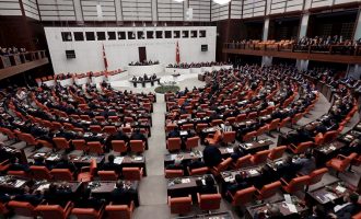 Η τουρκική Βουλή θα ψηφίσει νόμο που θα επιτρέπει τουρκική εισβολή στη Λιβύη